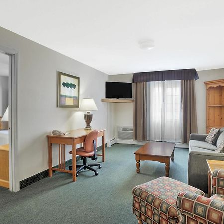 Baymont By Wyndham Essex Burlington Area Hotel Exterior foto