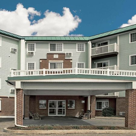 Baymont By Wyndham Essex Burlington Area Hotel Exterior foto