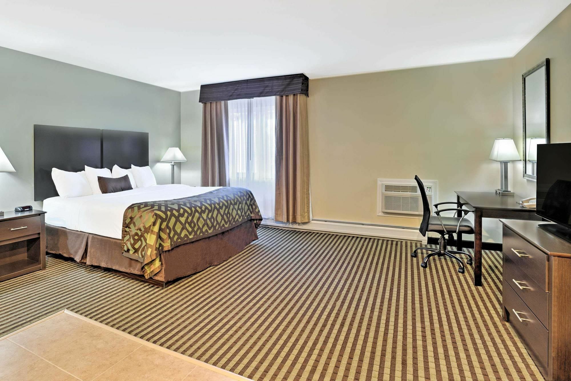 Baymont By Wyndham Essex Burlington Area Hotel Exterior foto