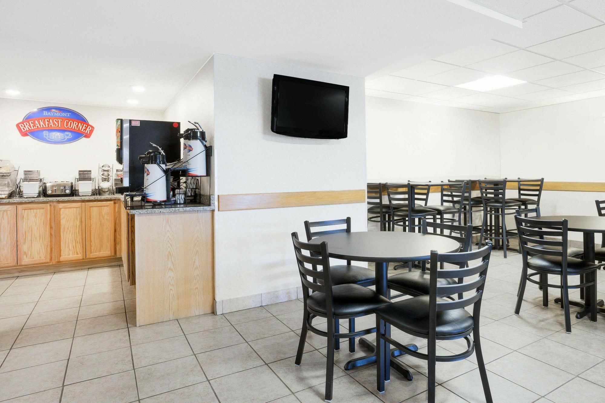 Baymont By Wyndham Essex Burlington Area Hotel Exterior foto