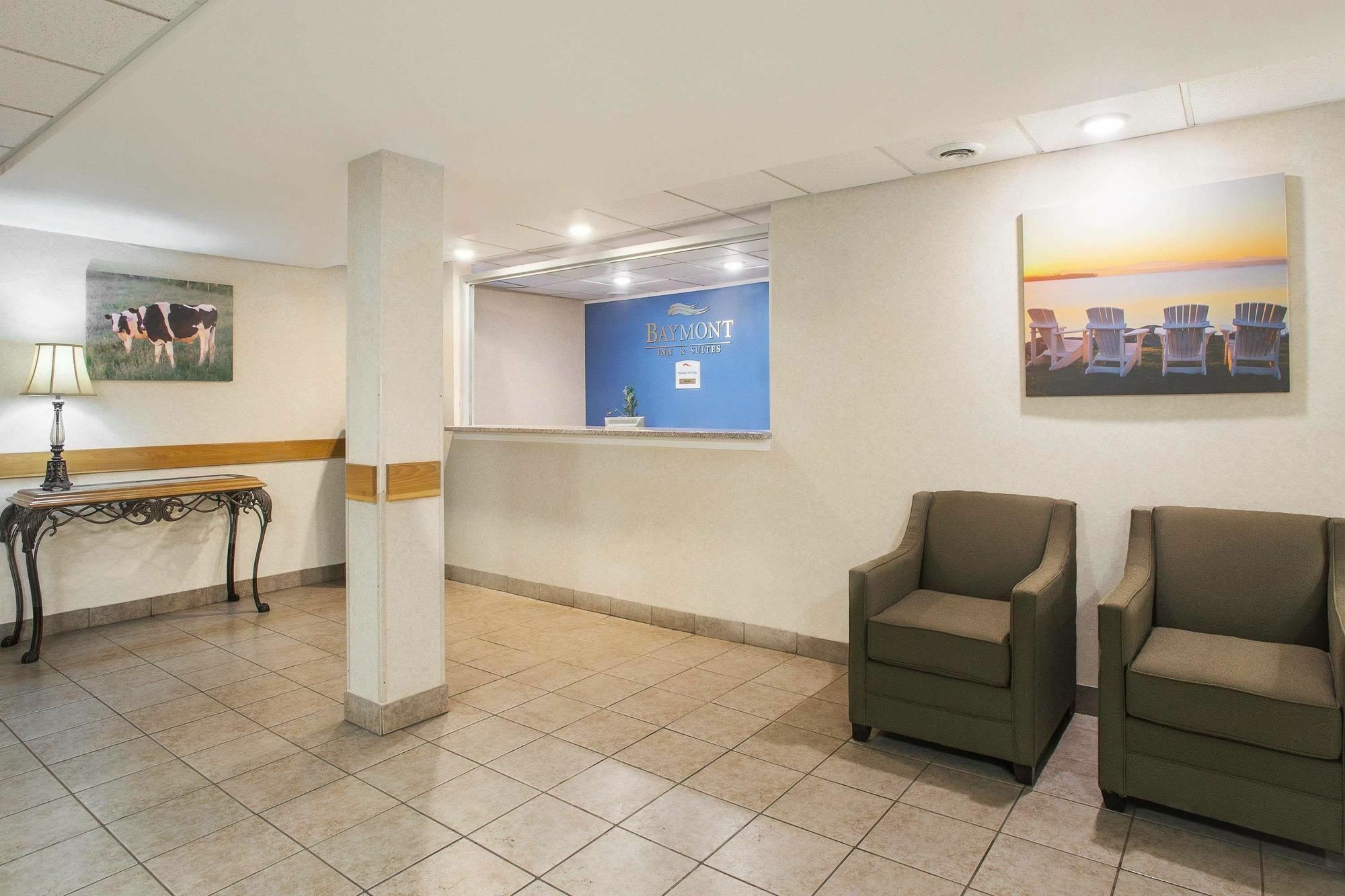 Baymont By Wyndham Essex Burlington Area Hotel Exterior foto